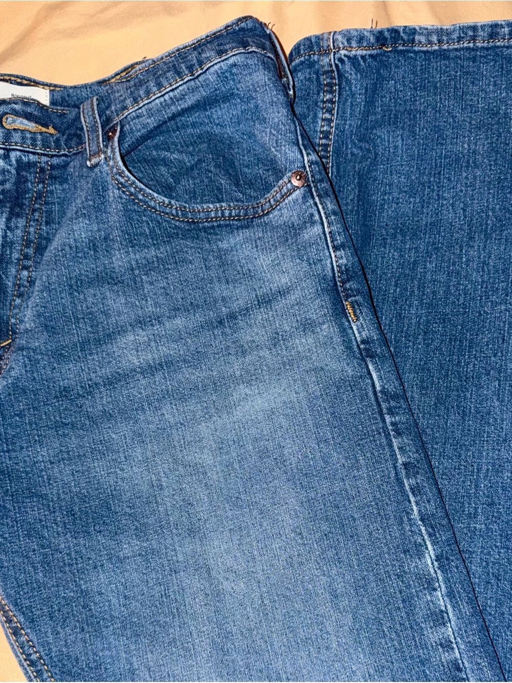 Levi's Straight Jeans - Light to Medium Blue Wash